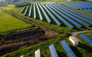 field-of-solar-panels-in-agricultural-land field-of-solar-panels-in-agricultural-land